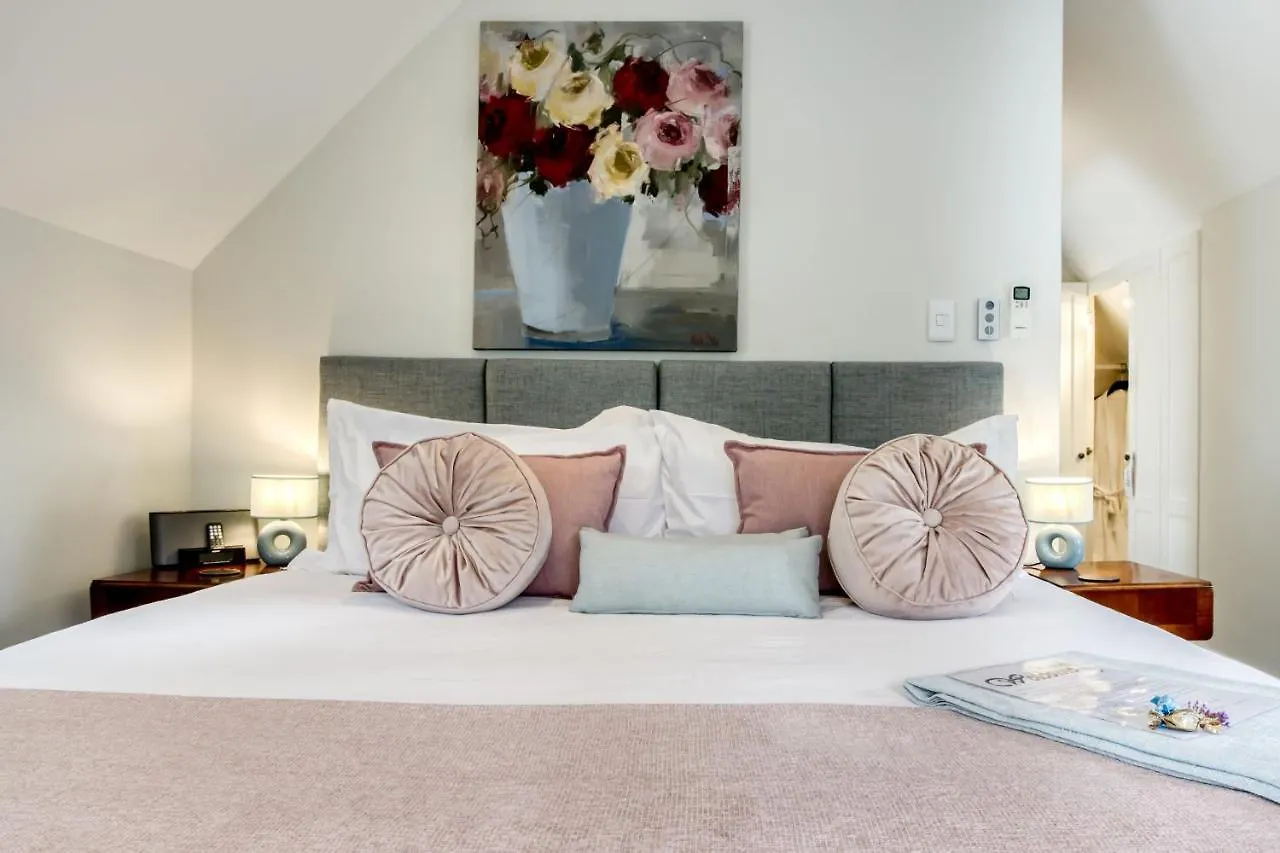 Konukevi Vredenburg Manor House Otel Somerset West